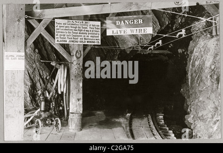 Sonntag. Jungs arbeiten im Bibb Mühle #1, Macon, Georgia. Stockfoto