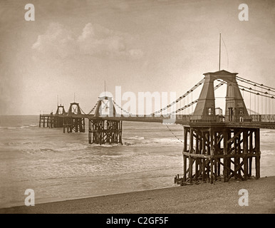 Chain Pier von Brighton, 1890 - ein altes viktorianisches Sepia Foto Stockfoto