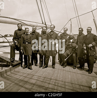 Hafen von Charleston, S.C. Hinterer Admiral John A. Dahlgren (fünfter von links) und Mitarbeiter an Bord USS Pawnee Stockfoto