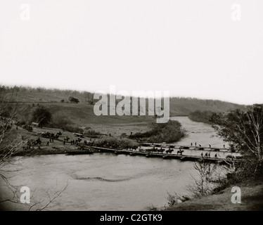 Germanna Ford, Rapidan River, Virginia Artillerie über Ponton-Brücken Stockfoto