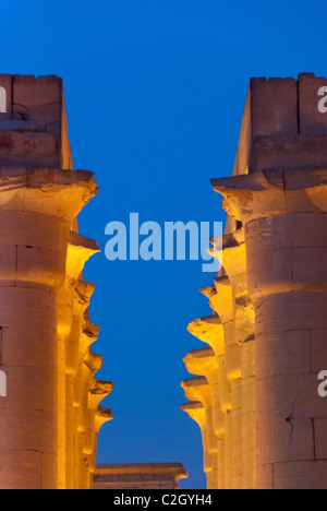 Kolonnade in der Tempel von Luxor - Oberägypten Stockfoto