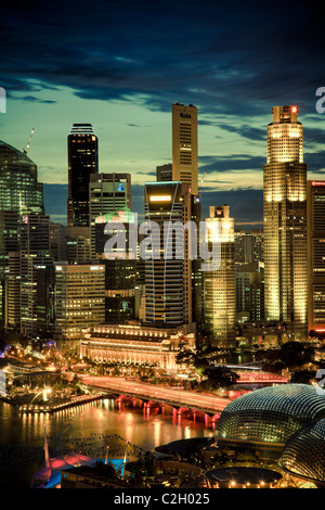 Singapur, Luftaufnahme der Skyline von Singapur und Esplanade Theater Stockfoto