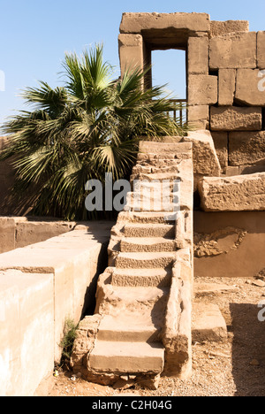 In der Nähe des Großen Festsaal gebaut von Pharao Tuthmoses III - Karnak Tempel Komplex - Luxor, Oberägypten Stockfoto