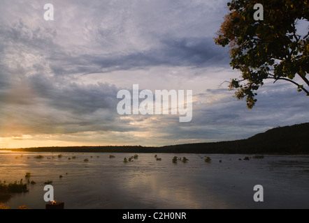 Blick auf Laos und dem Mekong-Fluss aus Thailand Stockfoto