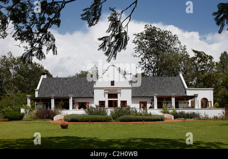 Gast im kapholländischen Stil der luxuriösen fünf-Sterne lodge The Manor im Shangri-La Estate, Ngorongoro, Tansania, Afrika Stockfoto