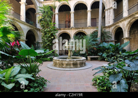 Havanna. Kuba. Innenhof im Convento e Iglesia de San Francisco De Asis, Habana Vieja/Altstadt Havannas. Stockfoto