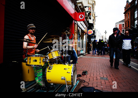 Musiker spielen Musik am St. Patricks Day um Grafton Street Dublin Irland zur Feier des Nationalfeiertages Stockfoto