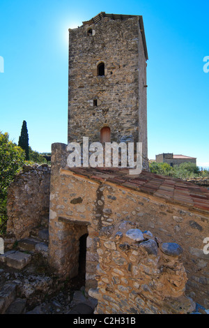 Typische Stein Turmhäuser Ruinen in Mani, Griechenland Stockfoto