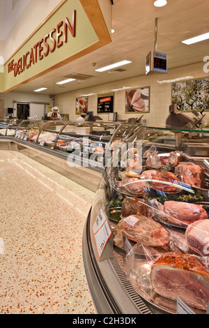 Feinkostabteilung in einem Supermarkt Stockfoto