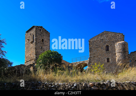 Typische Stein Turmhäuser Ruinen in Mani, Griechenland Stockfoto