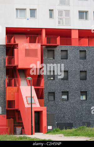 El Mirador de Sanchinarro, Sozialwohnungen von Blanca Lleó Asociados Architekten entworfen. Das Hotel liegt in Sanchinarro, einer Wohngegend in Madrid, Spanien Stockfoto