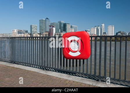 Die Ansicht der Canary Wharf in The City of London aus über den Fluss Themse in Rotherhithe. Stockfoto