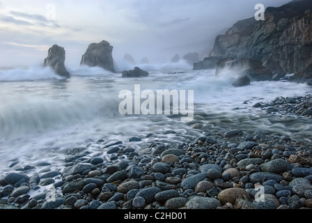 Blick auf die Wellen von Soberanes Point im Garrapata State Park. Stockfoto