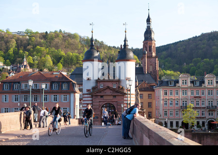 Brücke-Tor und Turm der Kirche des Heiligen Geistes, Heidelberg, Baden-Württemberg, Deutschland Stockfoto