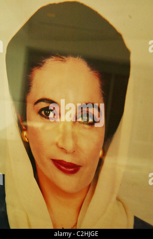 Tribut-Signierstunde, Benazir Bhutto, Premierminister von Pakistan, der am 27. Dezember 2007, nach der Abfahrt ermordet wurde ein Stockfoto