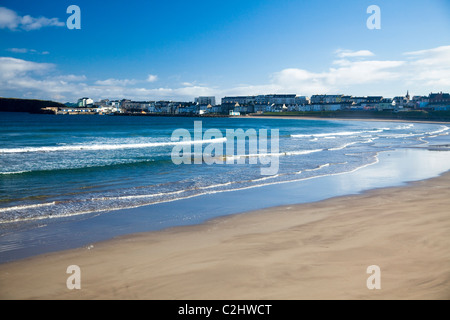 Blick über West Strand, Portrush, County Antrim, Nordirland. Stockfoto