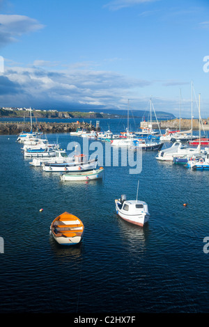 Yachten und Fischerboote im Hafen Portrush, County Antrim, Nordirland. Stockfoto