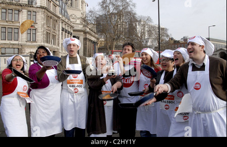 Manju Malhi, Rustie Lee, Daniel Galmiche, Sophie Grigson, Gast, Joe Pratt, Gast, Jane Suthering und Guset Sport Relief Stockfoto