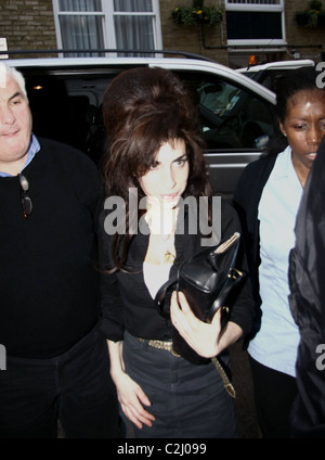 Amy Winehouse und Vater Mitch Winehouse Amy Winehouse Blätter der Capio Nightingale Krankenhaus besuchen Ehemann Blake bei Stockfoto