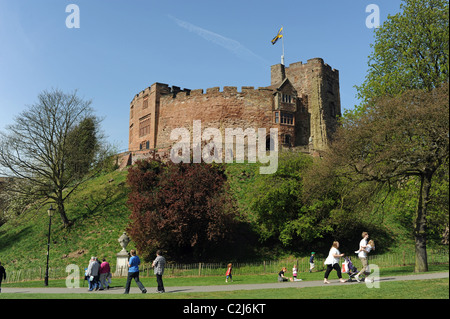 Tamworth Castle und Uferpromenade im Stadtzentrum UK Stockfoto