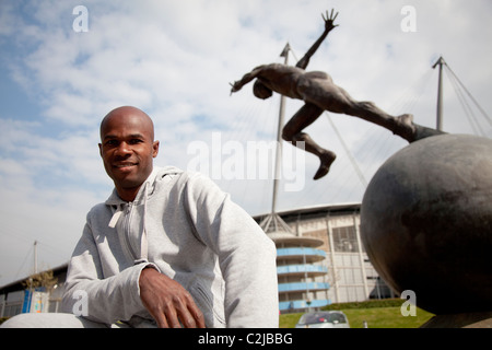 Kim Collins steht die Statue eines Sprinter auf sich selbst modelliert nach seiner Leistung in der Commonwealth Games in Manchester Stockfoto