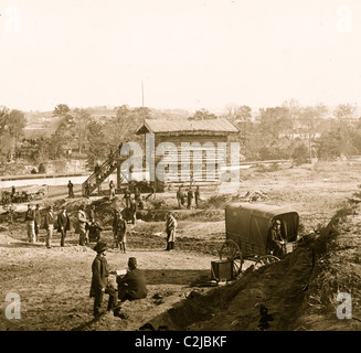 Arlington Heights, VA-Blockhaus in der Nähe von Aquäduktbrücke Stockfoto