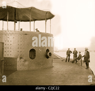 James River, Virginia Deck und Turm der USS Monitor gesehen vom Bug Stockfoto