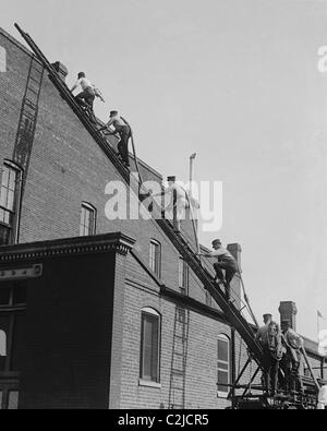 Besucher in Schlitten Ansatz Roosevelts Oyster Bay Home Stockfoto