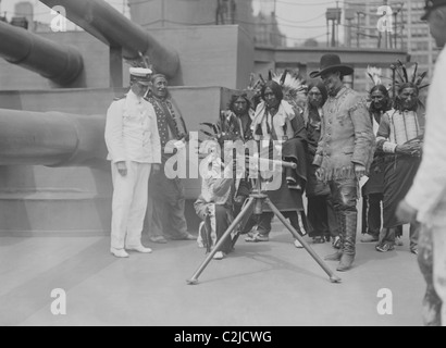 Native Americans in einem Manhattan Rekrutierung Stunt Stockfoto