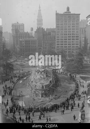 Nachbildung des "The Recruit" Schlachtschiff dient Eintragungen in Union Square Stockfoto