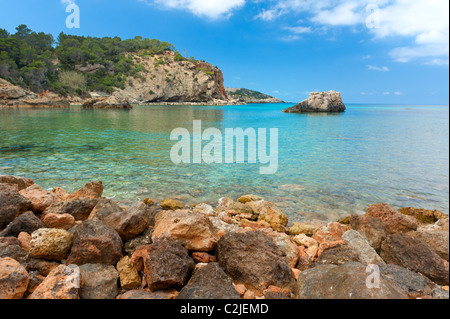 Cala Xarraca, einer schönen kleinen Bucht in Ibiza Spanien Stockfoto