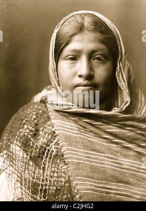Yaqui Mädchen, Kopf-Schulter-Porträt Stockfoto