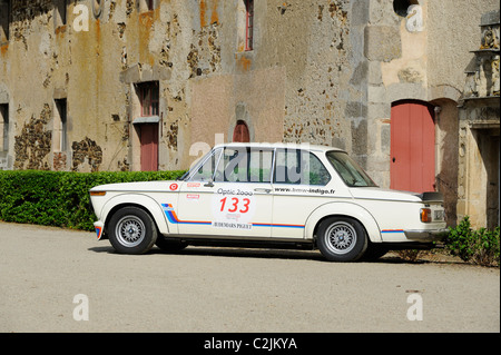 Stock Foto von einem 1974 BMW 2002 Turbo in die Tour auto optic 2000 im Jahr 2011. Stockfoto