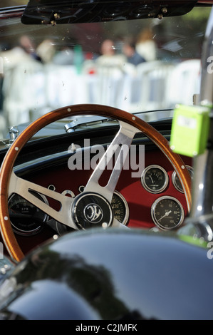Stock Foto von einem 1965 AC Cobra in der Tour auto optic 2000 im Jahr 2011. Stockfoto