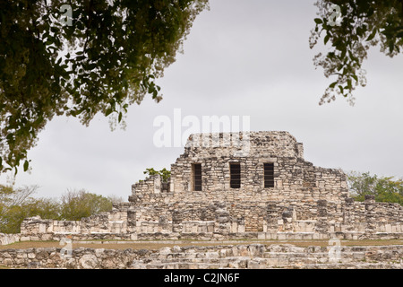 Tempel der gemalten Nischen (Templo de Los Nichos Pintado) an der Maya Ruinen von Mayapan in der Yucatan Halbinsel, Mexiko. Stockfoto