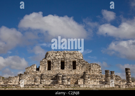 Tempel der gemalten Nischen (Templo de Los Nichos Pintado) an der Maya Ruinen von Mayapan in der Yucatan Halbinsel, Mexiko. Stockfoto