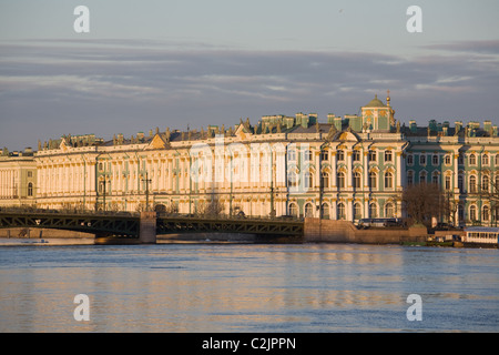 St. Petersburg, Russland. Blick auf die Eremitage und Newa. Stockfoto