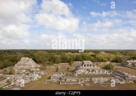 Zentralen Platz an der postklassischen Maya Ruinen von Mayapan in der Yucatan Halbinsel, Mexiko. Stockfoto