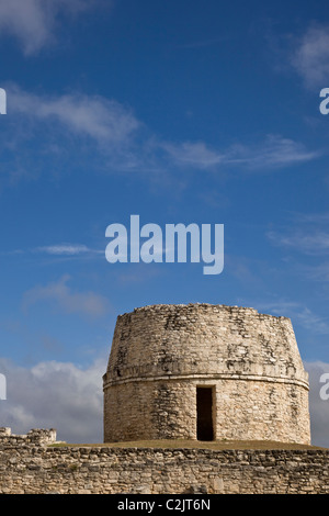 Der Runde Tempel (El Tempel Redondo) bei den Maya-Ruinen von Mayapan in der Yucatan Halbinsel, Mexiko. Stockfoto