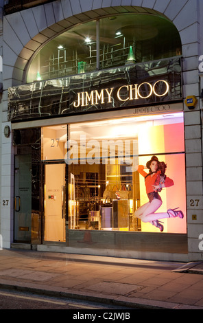 Jimmy Choo Store in London am Abend Stockfoto