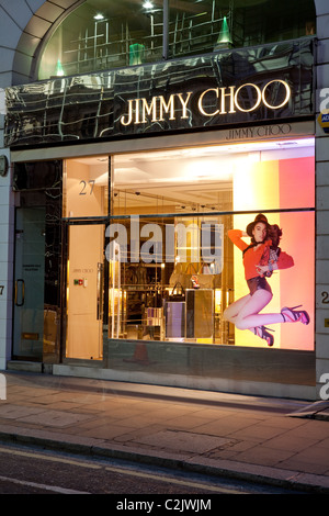 Jimmy Choo Store in London am Abend Stockfoto