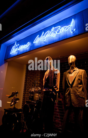 Vivienne Westwood-laden in London am Abend Stockfoto