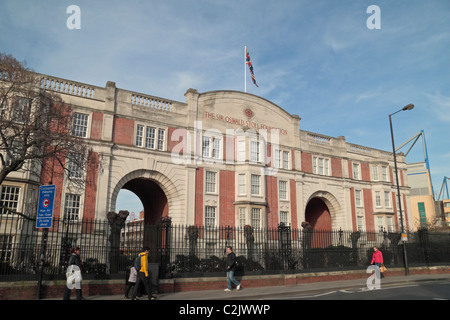 Außenansicht der Sir Oswald Stoll Foundation aufbauend auf der Fulham Road, Chelsea, London, UK. Stockfoto