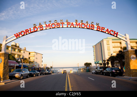 Eingang zum weltberühmten Daytona Strand - am Fuße des internationalen Speedeway Boulevard in Daytona Beach, FL Stockfoto