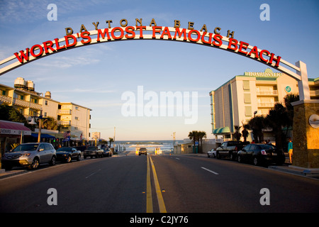 Eingang zum weltberühmten Daytona Strand - am Fuße des internationalen Speedeway Boulevard in Daytona Beach, FL Stockfoto