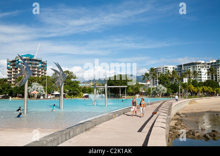 Die Esplanade Lagune an der Uferpromenade von Cairns. Cairns, Queensland, Australien Stockfoto