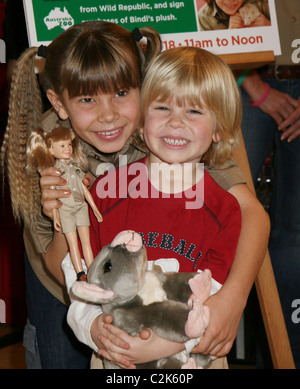 Bindi Irwin und Robert Irwin Bindi Irwin präsentiert ihre neue Spielzeuglinie bei FAO Schwarz New York City, USA - 18.02.08 Stockfoto