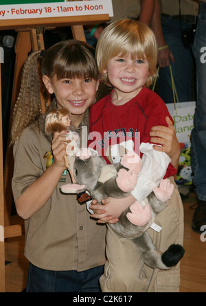 Bindi Irwin und Robert Irwin Bindi Irwin präsentiert ihre neue Spielzeuglinie bei FAO Schwarz New York City, USA - 18.02.08 Stockfoto