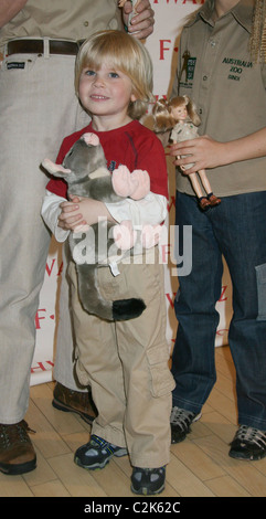 Robert Irwin Bindi Irwin präsentiert ihre neue Spielzeuglinie bei FAO Schwarz New York City, USA - 18.02.08 Stockfoto