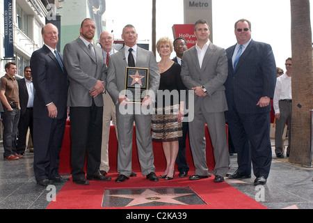 Leron Gubler, Frau, Shane McMahon Vince McMahon geehrt mit dem 2357th Stern auf dem Hollywood Walk, Triple H und Vince McMahon Stockfoto